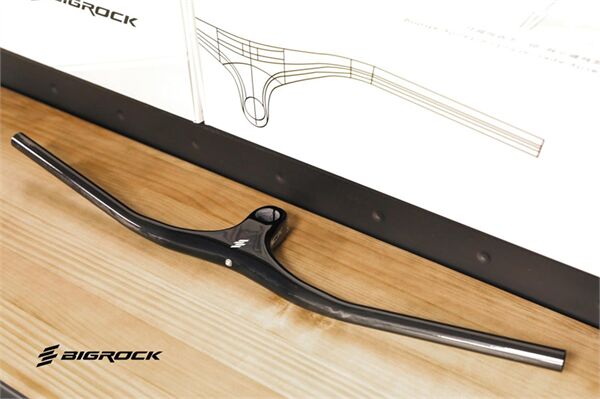 Ghi đông xe đạp liền pô tăng Bigrock Carbon 740mm